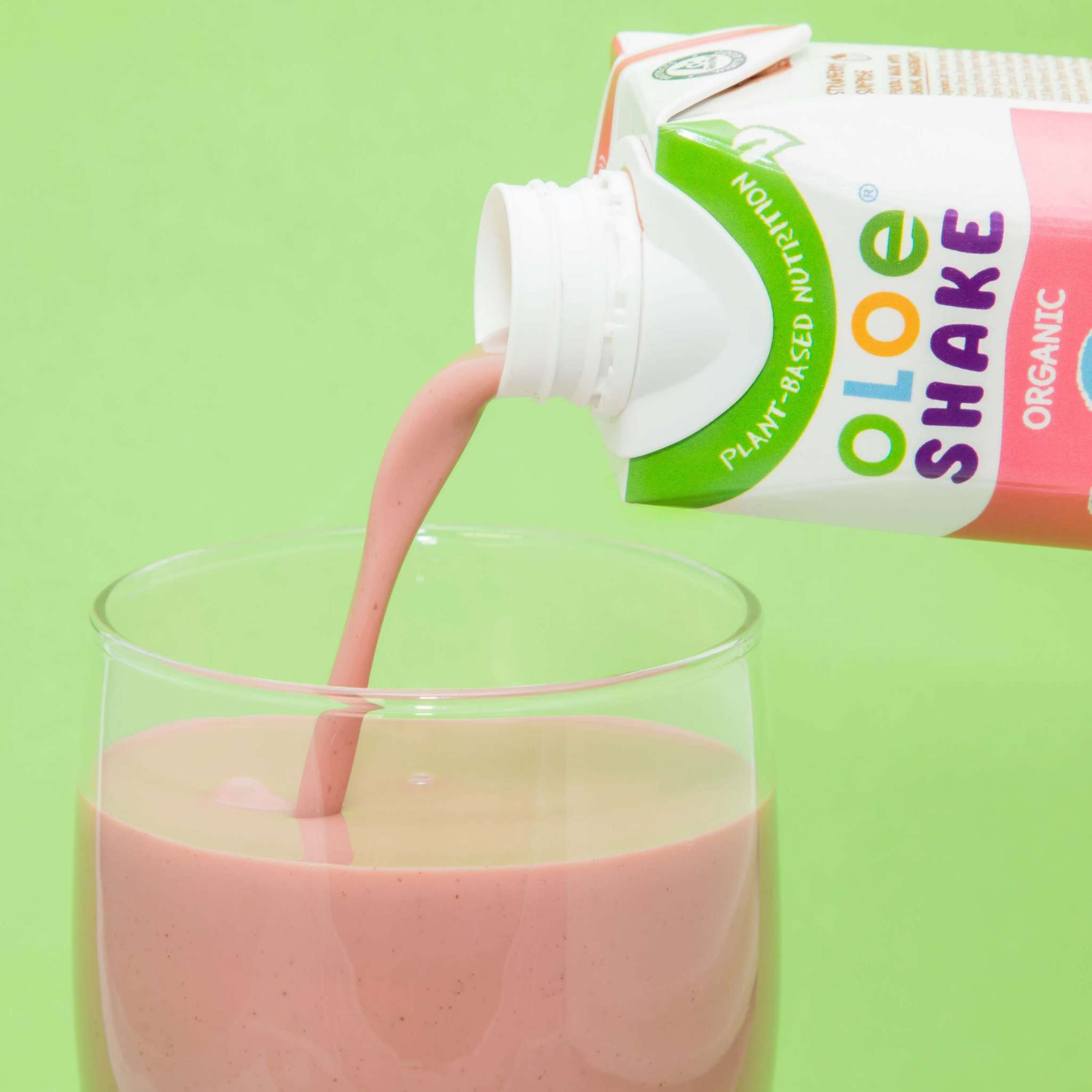 oloe-shake-strawberry-surprise-poured-into-a-glass-to-show-the-velvety-smooth-texture